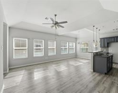 1204 Parkhurst Avenue - Photo Thumbnail 2