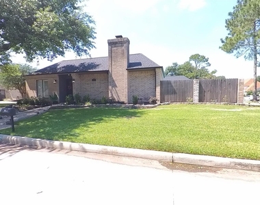 3339 Country Club Boulevard - Photo Thumbnail 1