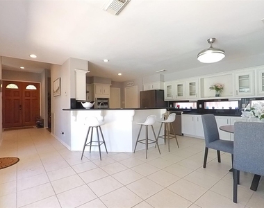 3339 Country Club Boulevard - Photo Thumbnail 10
