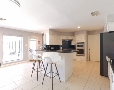 3339 Country Club Boulevard - Photo Thumbnail 13