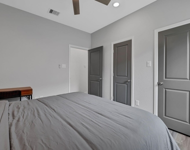 4933 Chester Lake Lane - Photo Thumbnail 13
