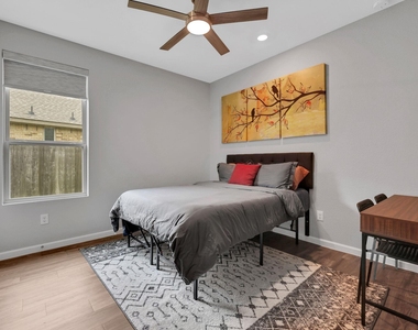 4933 Chester Lake Lane - Photo Thumbnail 11