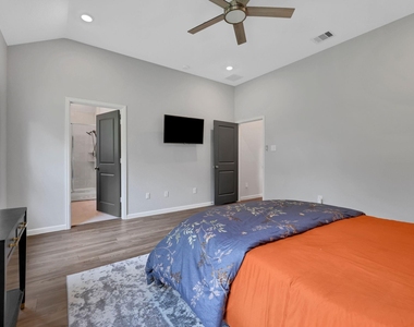 4933 Chester Lake Lane - Photo Thumbnail 20