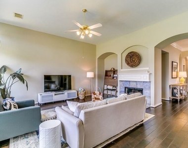 14015 Blue Vista Drive - Photo Thumbnail 7