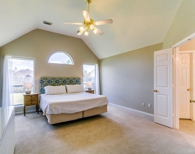 14015 Blue Vista Drive - Photo Thumbnail 12
