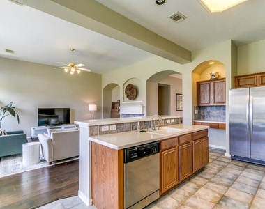 14015 Blue Vista Drive - Photo Thumbnail 9