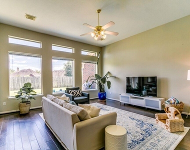 14015 Blue Vista Drive - Photo Thumbnail 6