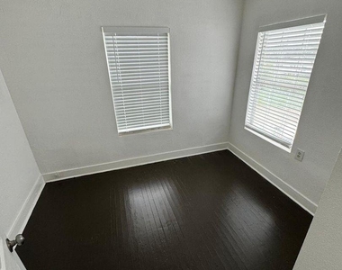 1416 Craig Street - Photo Thumbnail 4