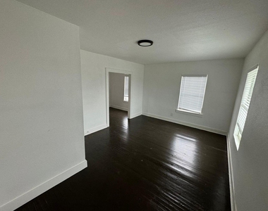 1416 Craig Street - Photo Thumbnail 3