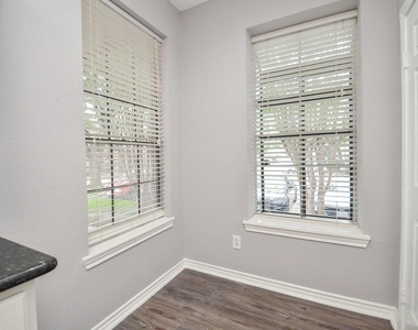 2255 Braeswood Park Drive - Photo Thumbnail 9