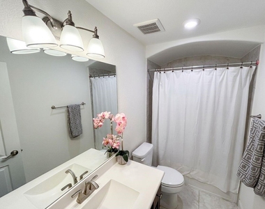 11407 Jonstone Paisley Court - Photo Thumbnail 23