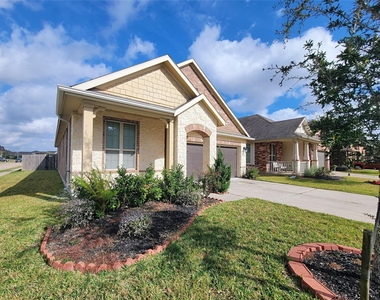 20762 Winghaven Drive - Photo Thumbnail 2