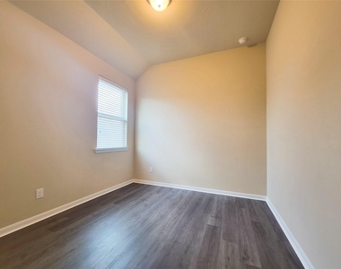 20762 Winghaven Drive - Photo Thumbnail 6