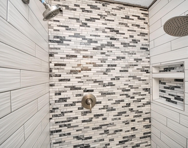 1104 N Heron Drive - Photo Thumbnail 17