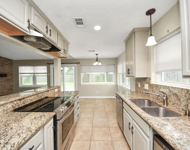 1104 N Heron Drive - Photo Thumbnail 9
