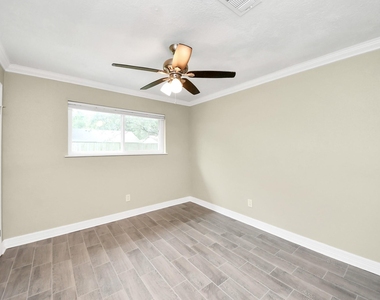 1104 N Heron Drive - Photo Thumbnail 20