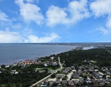 1104 N Heron Drive - Photo Thumbnail 31