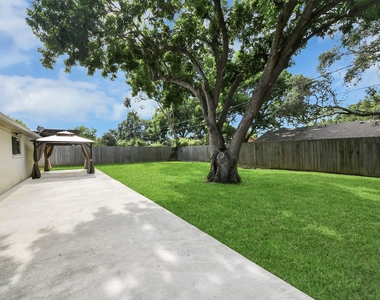 1104 N Heron Drive - Photo Thumbnail 25