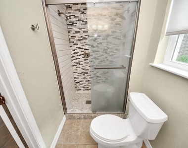 1104 N Heron Drive - Photo Thumbnail 18