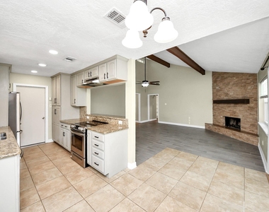 1104 N Heron Drive - Photo Thumbnail 11