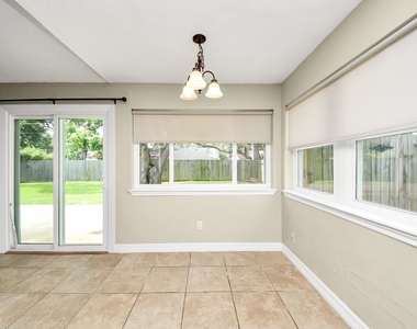 1104 N Heron Drive - Photo Thumbnail 12