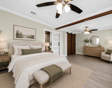 1104 N Heron Drive - Photo Thumbnail 14