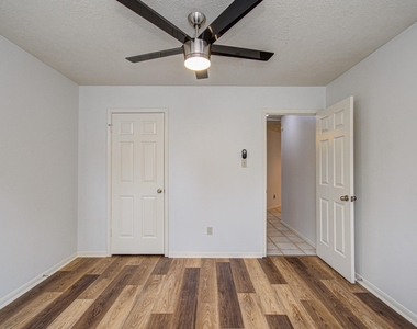 11222 E Travelers Way Circle - Photo Thumbnail 4
