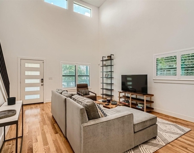 4916 Mckinney Street - Photo Thumbnail 3