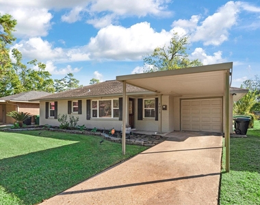 2023 Woodcrest Drive - Photo Thumbnail 3