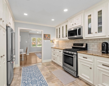 2023 Woodcrest Drive - Photo Thumbnail 11