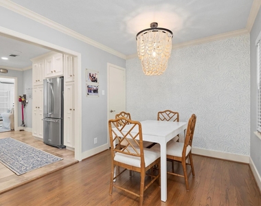 2023 Woodcrest Drive - Photo Thumbnail 7