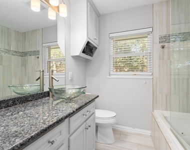 2023 Woodcrest Drive - Photo Thumbnail 16