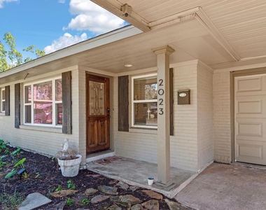 2023 Woodcrest Drive - Photo Thumbnail 4
