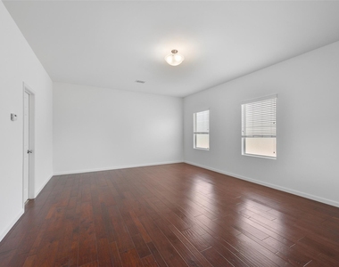 3724 Wroxton Road - Photo Thumbnail 34