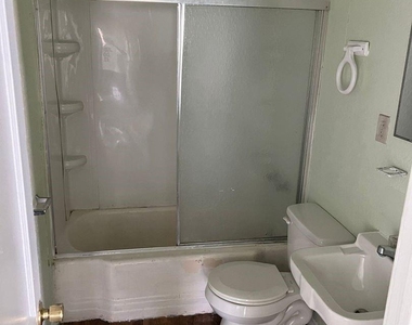 527 W 8th Street - Photo Thumbnail 5
