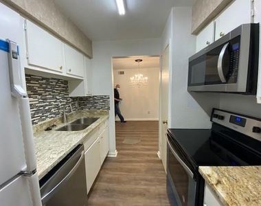 1100 Augusta Drive - Photo Thumbnail 14