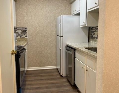 1100 Augusta Drive - Photo Thumbnail 15