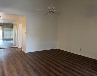 1100 Augusta Drive - Photo Thumbnail 2