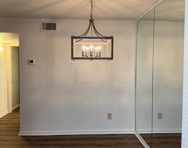 1100 Augusta Drive - Photo Thumbnail 4
