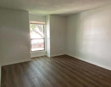 1100 Augusta Drive - Photo Thumbnail 30