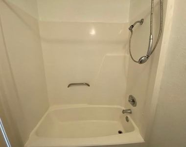 1100 Augusta Drive - Photo Thumbnail 20