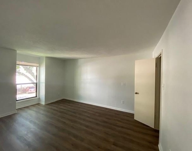 1100 Augusta Drive - Photo Thumbnail 24
