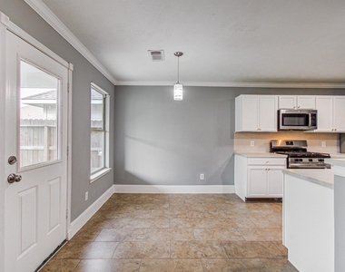 13963 Maximos Drive - Photo Thumbnail 12