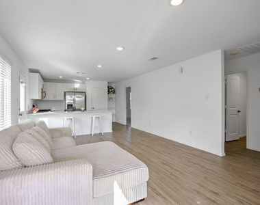 19424 Villa Mesa Drive - Photo Thumbnail 3