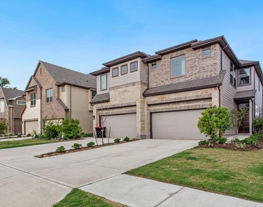 1531 Rustling Creek Drive - Photo Thumbnail 1