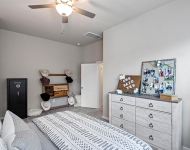 1531 Rustling Creek Drive - Photo Thumbnail 12