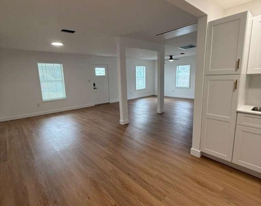 133 Pomeroy Avenue - Photo Thumbnail 1