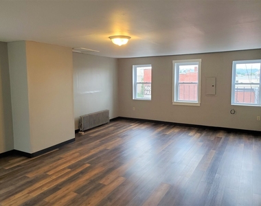 819 Elm - Photo Thumbnail 3