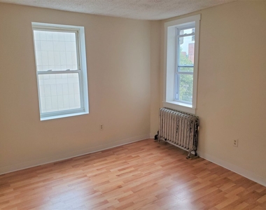 819 Elm - Photo Thumbnail 4
