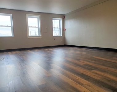 819 Elm - Photo Thumbnail 6